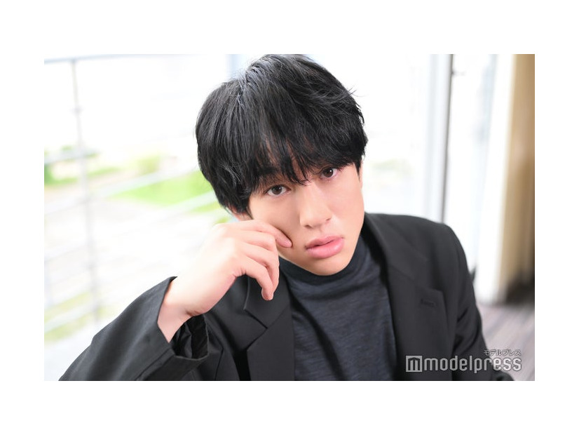 モデルプレスのインタビューに応じた横山裕（C）モデルプレス