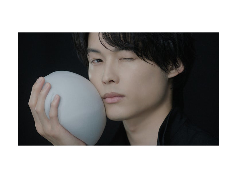 松村北斗／新CM「シロルの黒い魔泡」篇（提供写真）
