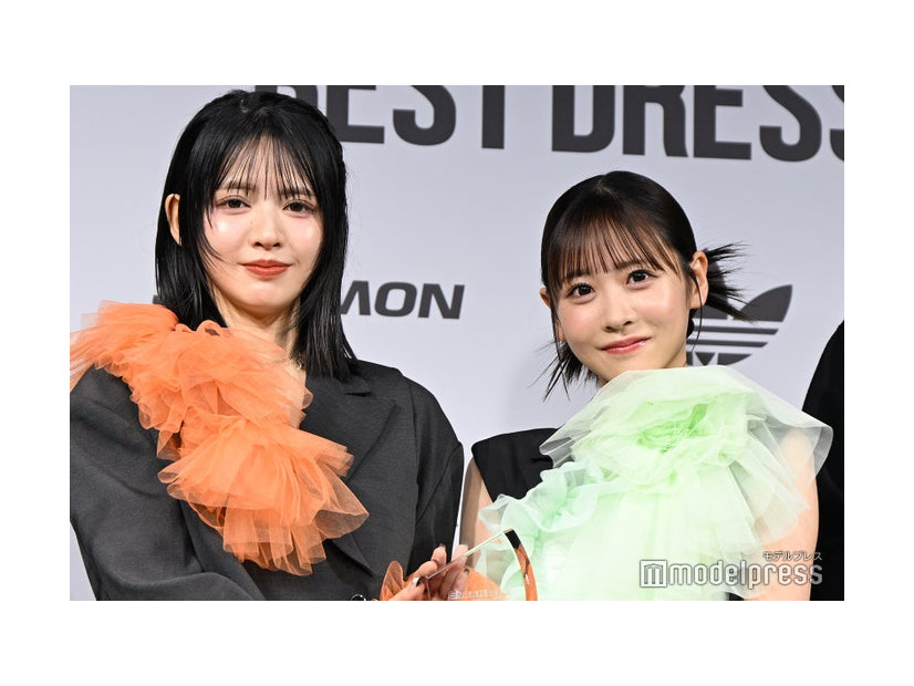 「スニーカーベストドレッサー賞2025」女性アーティスト部門を受賞したFRUITS ZIPPER／鎮西寿々歌、櫻井優衣（C）モデルプレス