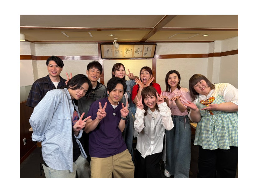 （前列左から）菊池風磨、二宮和也、吉高由里子（後列左から）吉村崇、陣内智則、朝日奈央、ゆめっち、福田麻貴、かなで（C）日本テレビ