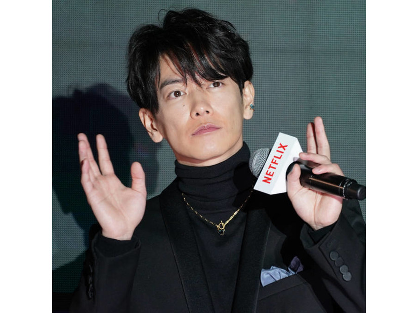 佐藤健『グラスハート』バンドボーカルとしての美麗SHOTにファン悶絶「色気がたまらない」「イケメンすぎる」