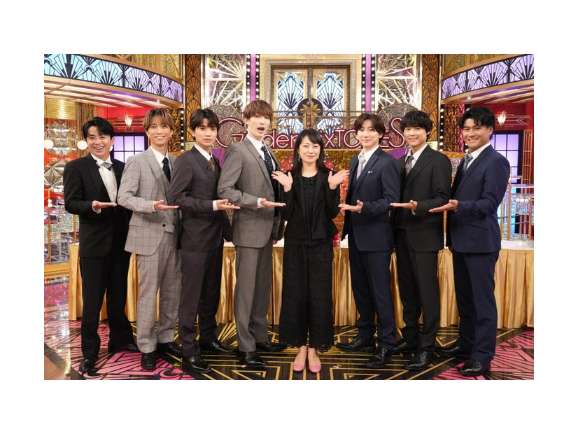 藤森慎吾、田中樹、高地優吾、ジェシー、菅野美穂、京本大我、松村北斗、森本慎太郎（C）日本テレビ