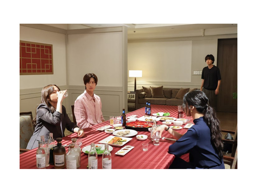 清原果耶、ナ・イヌ、成田凌、ハン・ジウン「初恋DOGs」第6話（C）TBS