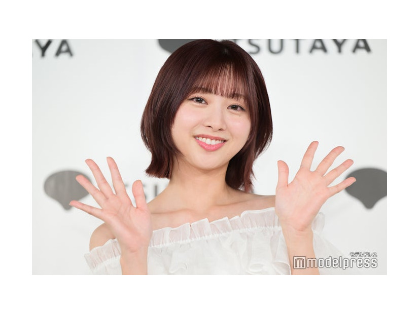 1st写真集「鈴花サーキット」発売記念記者会見に出席した富田鈴花（C）モデルプレス