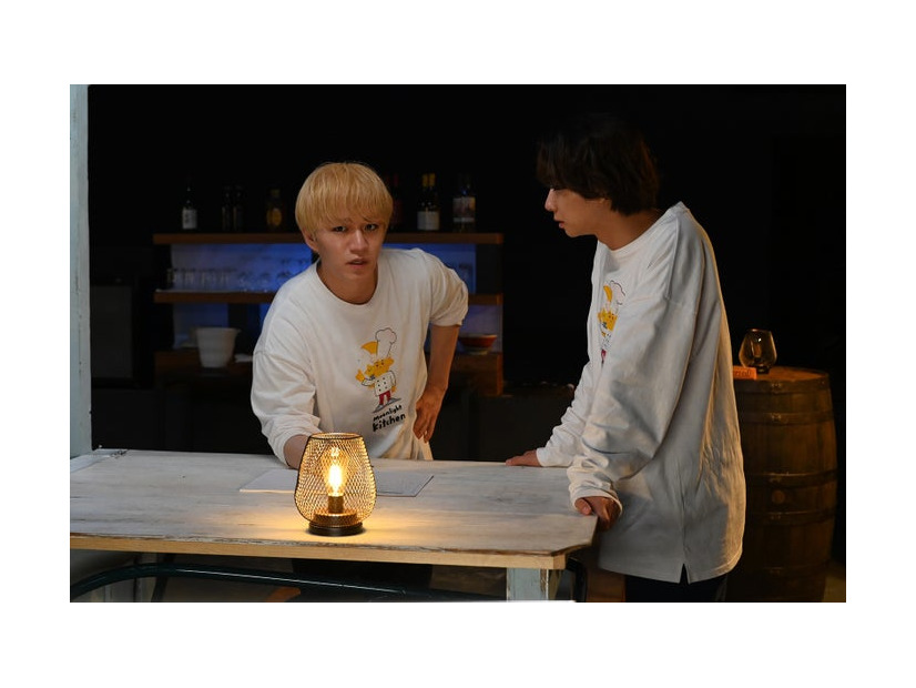 神山智洋、中村海人「ミッドナイト屋台2～ル・モンドゥ～」（C）東海テレビ