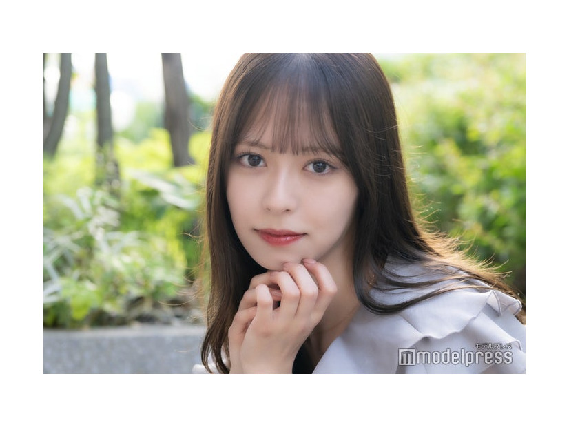 モデルプレスのインタビューに応じた佐藤日向子さん（C）モデルプレス