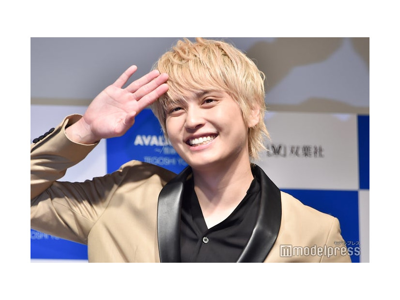金髪の手越祐也 （C）モデルプレス