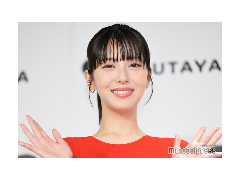写真集「25」の発売記念会見に出席した浜辺美波（C）モデルプレス