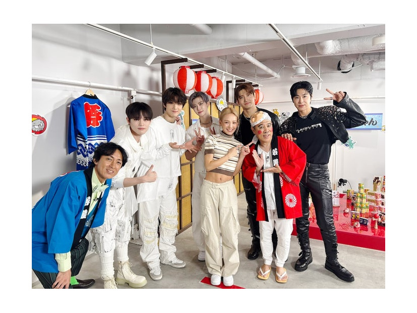 （左後列から）NCT DREAM・東方神起、（前列）HYOYEON、ナインティナイン（C）フジテレビ