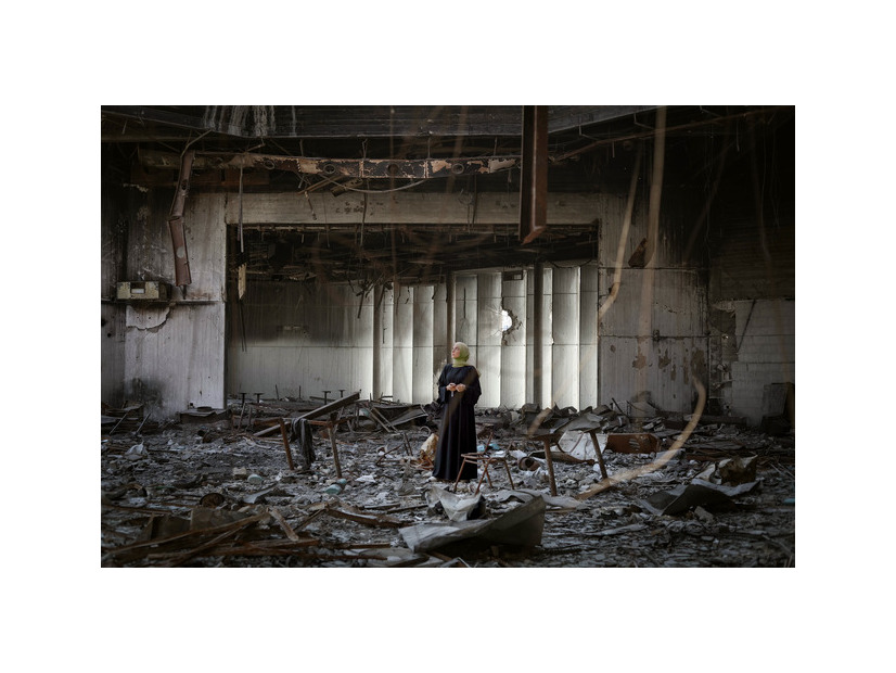 『手に魂を込め、歩いてみれば』©Fatma Hassona