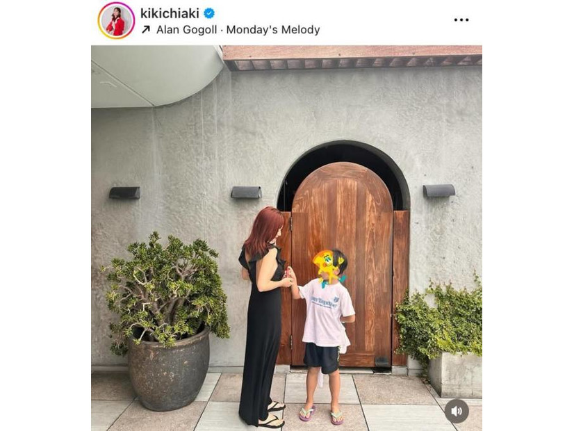 伊藤千晃、8歳息子との写真撮影の一コマを明かし「お母さんに似てセンスがいい」「愛感じます」の声