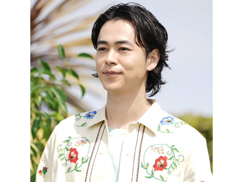 成田凌、ナ・イヌとの『初恋DOGs』オフSHOTにファン悶絶「かっこよすぎて涙涙！！」「いいね100回したい」