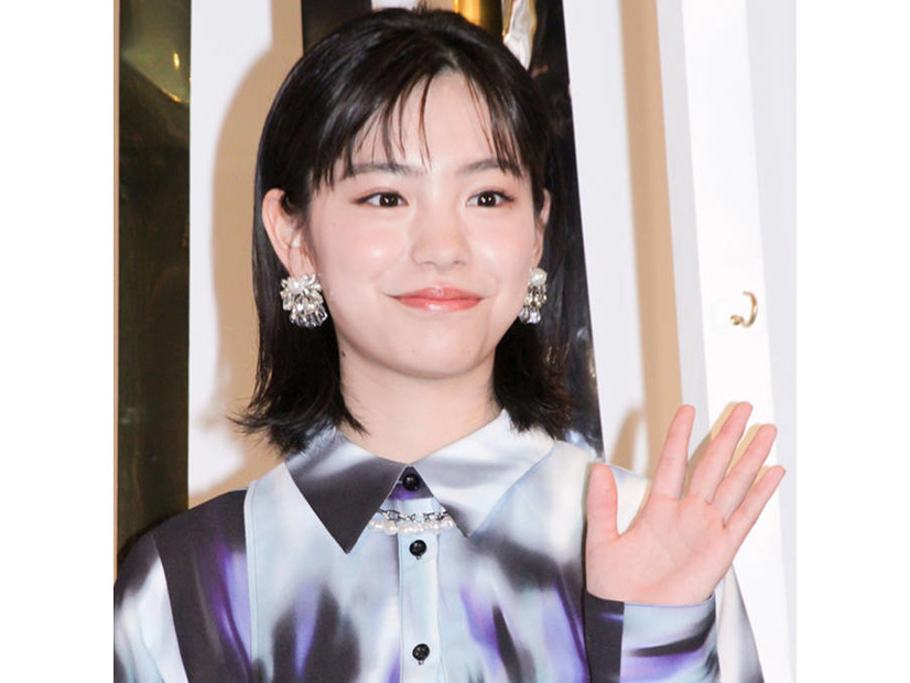 當真あみ、広瀬すず・松岡茉優らとパシャリ！『ちはやふる』オフSHOTに「みんな可愛すぎる」「本当に最高」の声