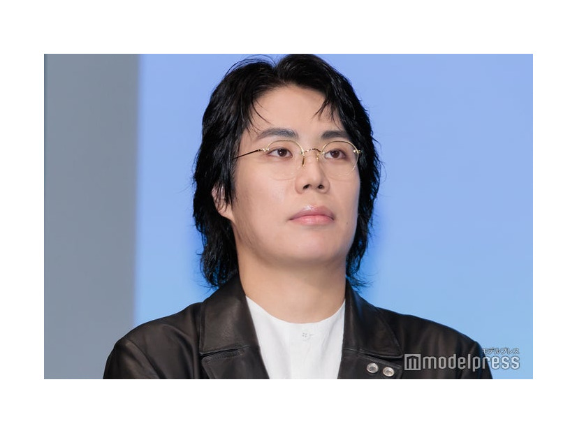 「ミーツ・ザ・ワールド」完成披露舞台挨拶に登壇したくるま（C）モデルプレス