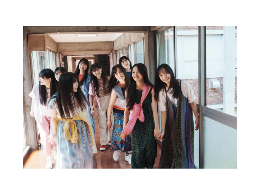 櫻坂46の4期生がカラフルな衣装でニッコリ！圧倒的な存在感＆多彩な個性が咲き乱れる