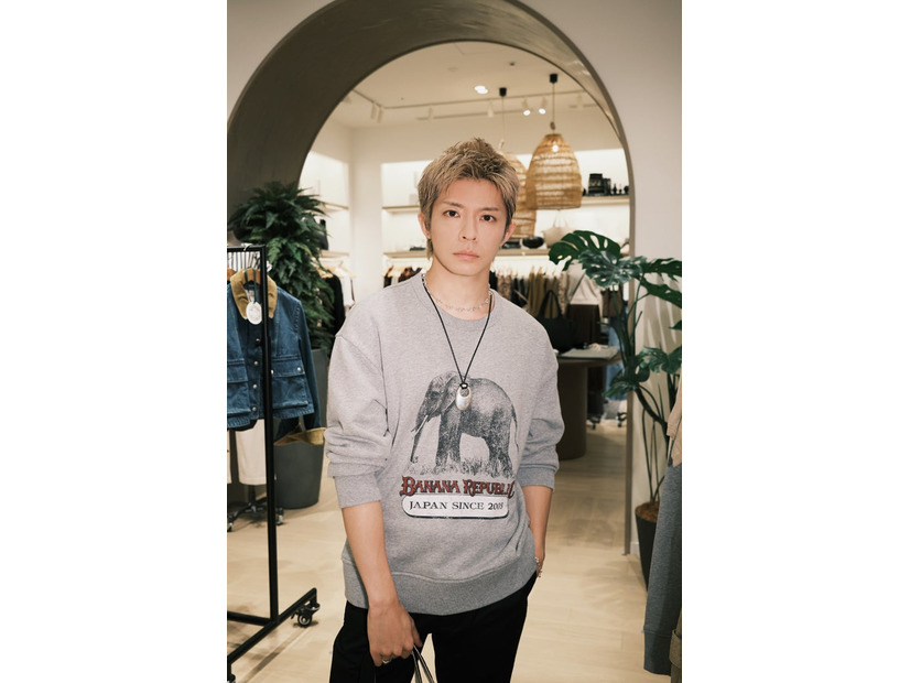 岸優太「バナナ・リパブリック」虎ノ門ヒルズのポップアップストアに来場した様子（提供写真）