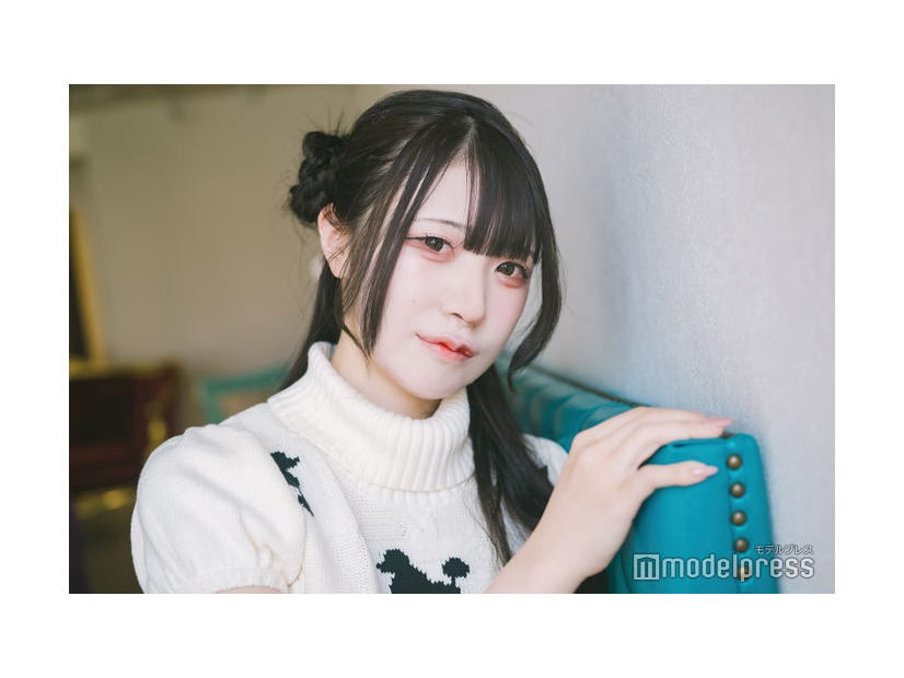 モデルプレスのインタビューに応じた蓑原晴花さん（C）モデルプレス
