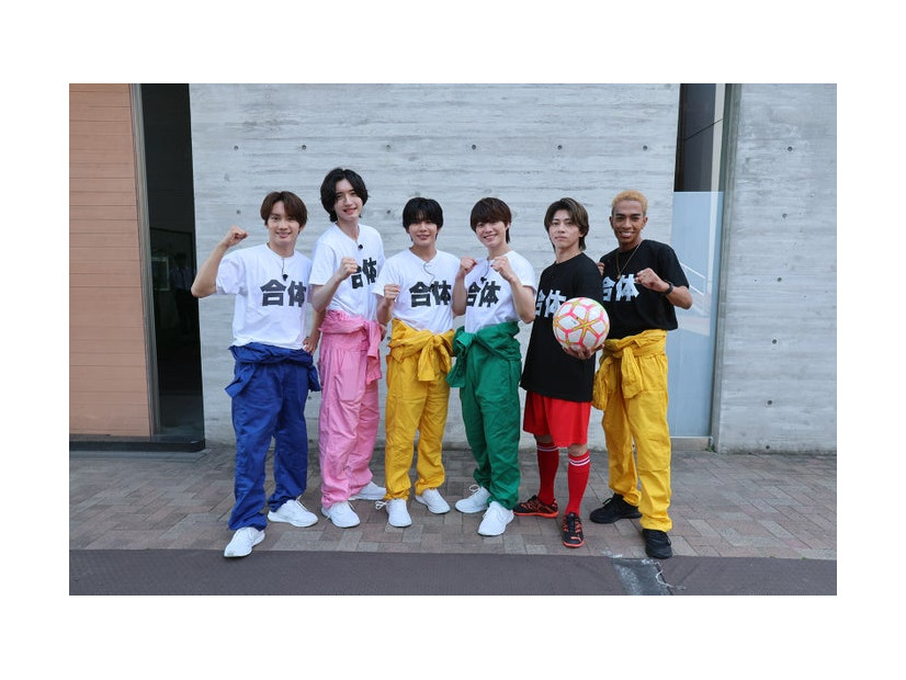 藤原丈一郎、道枝駿佑、長尾謙杜、大橋和也、末澤誠也、草間リチャード敬太（C）カンテレ