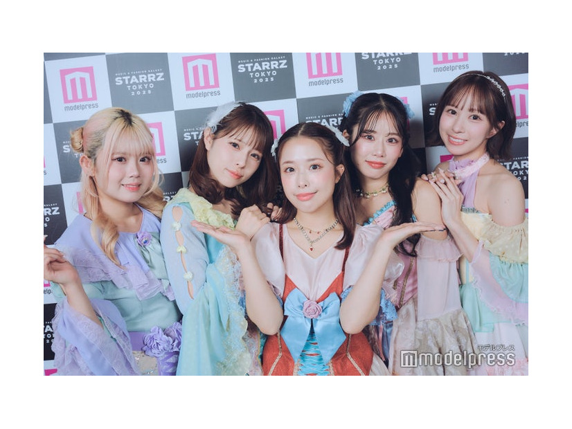 フィロソフィーのダンス／（左から）香山ななこ、木葭のの、日向ハル、奥津マリリ、佐藤まりあ（C）モデルプレス