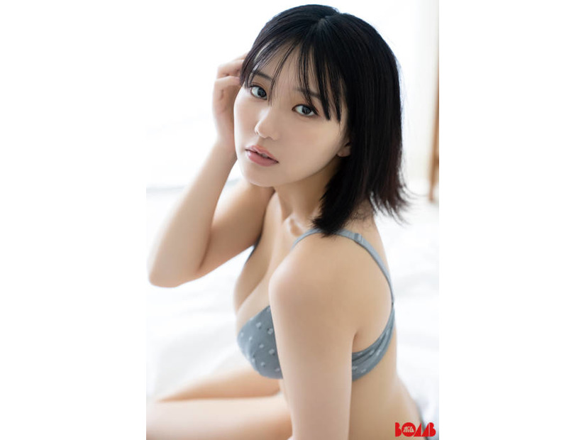 田中美久、ふっくら美谷間が眩しい水着SHOT披露！表紙を務める「BOMB Premium」が異例の増刷