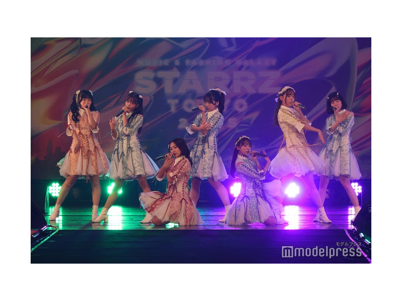 22/7（C）モデルプレス