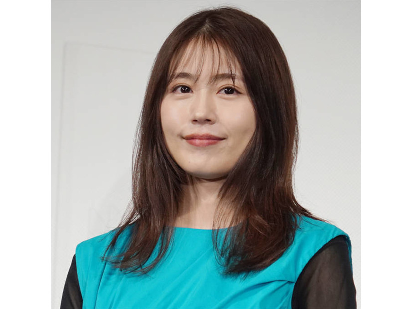 「美の塊すぎる」有村架純、すらり美脚を披露したお座りSHOTに絶賛の声「最高にかわいい！」