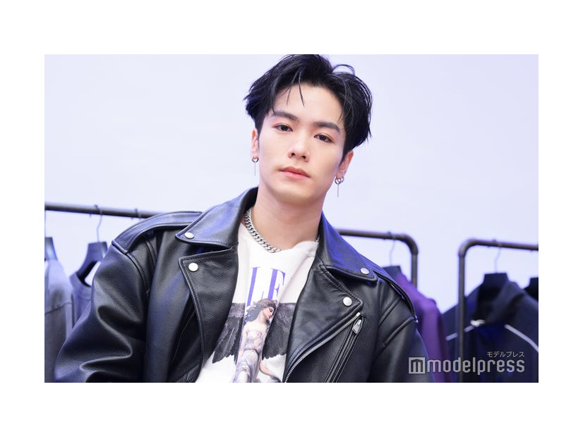 囲み取材に出席した川村壱馬（C）モデルプレス