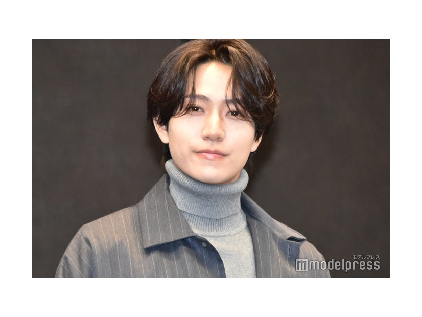 恒松祐里が見つけたアイドルあるあるに共感できない橋本将生（C）モデルプレス