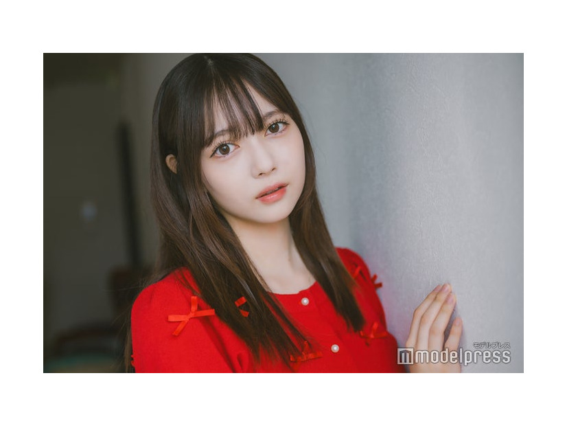 モデルプレスのインタビューに応じた菅井純愛さん（C）モデルプレス