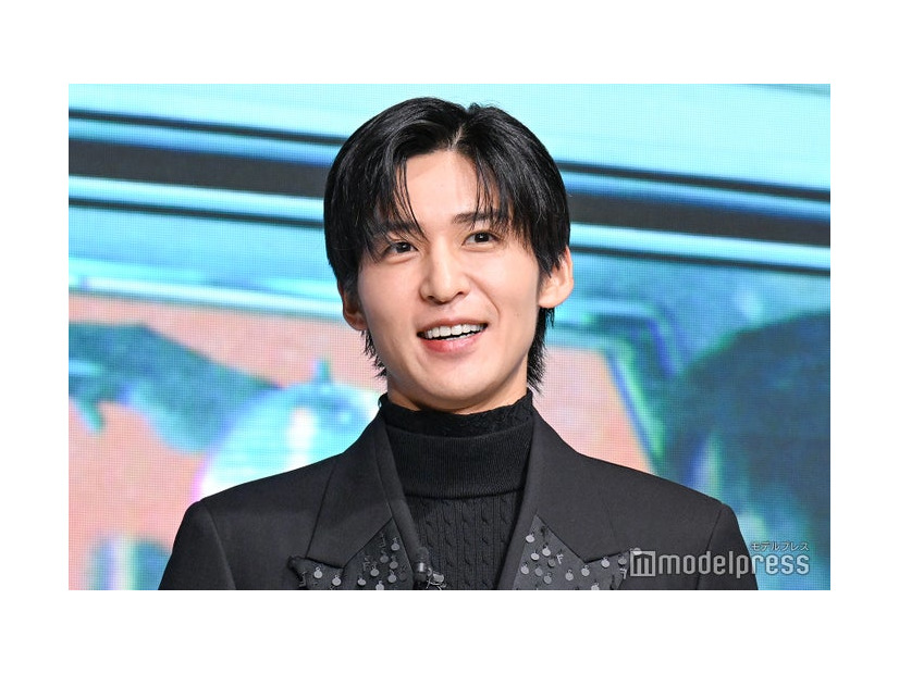 新製品発表会に出席した目黒蓮（C）モデルプレス