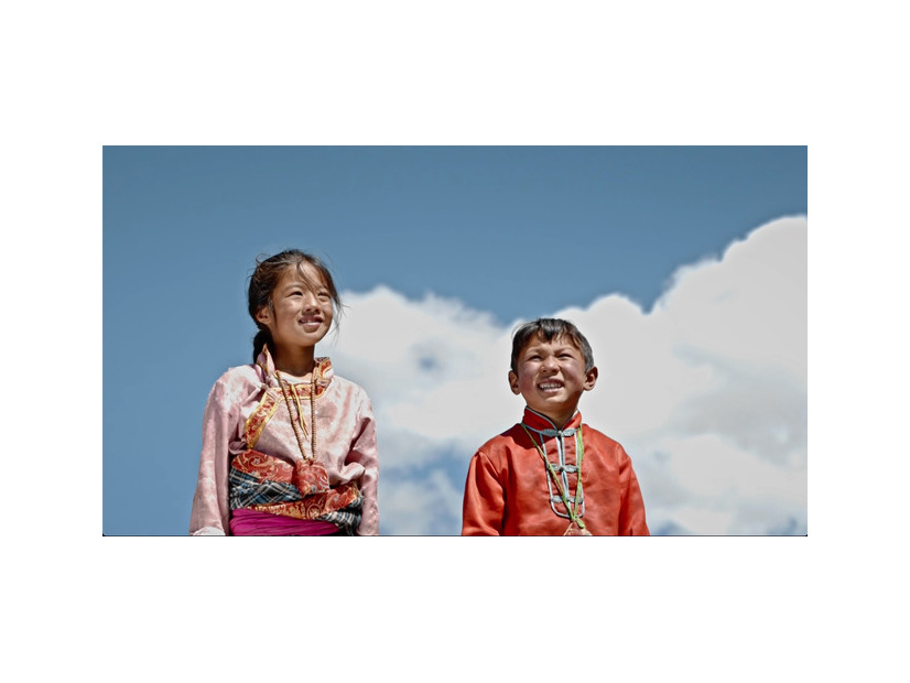 『あの川の向こう』© Kawajian Culture
