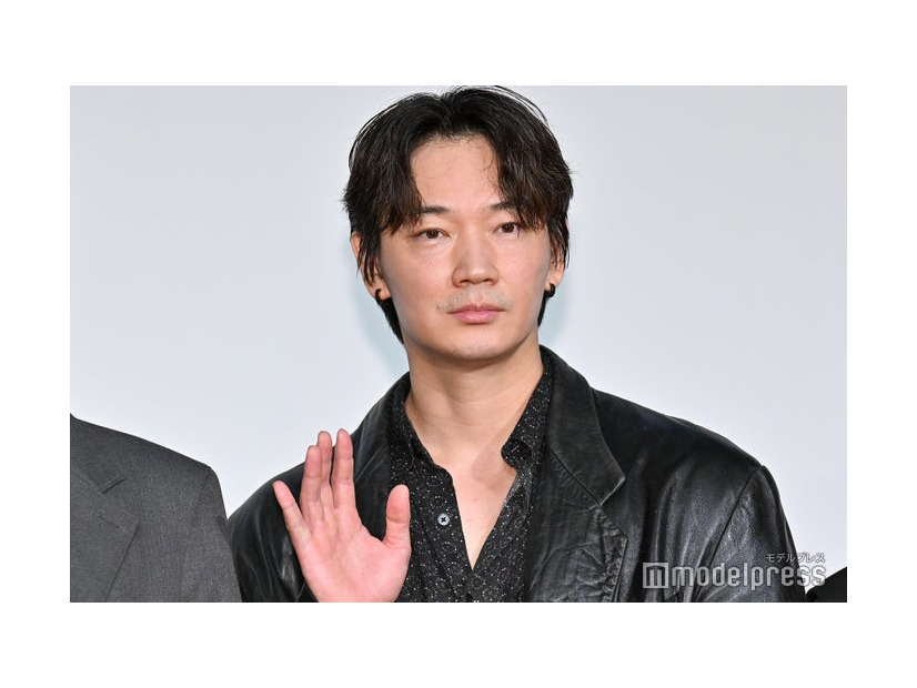 「愚か者の⾝分」公開記念舞台挨拶に出席した綾野剛（C）モデルプレス