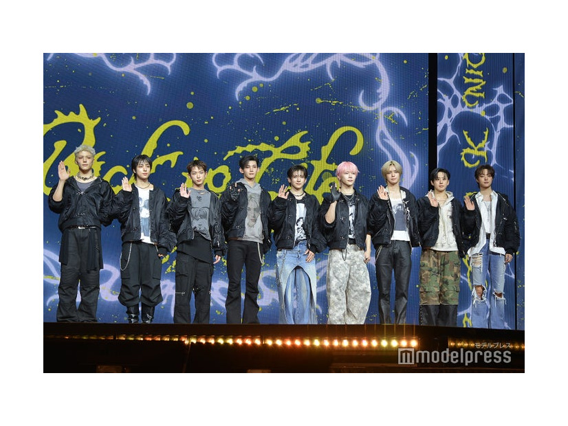 &TEAM／（左から）MAKI、TAKI、HARUA、JO、YUMA、NICHOLAS、K、FUMA、EJ（C）モデルプレス