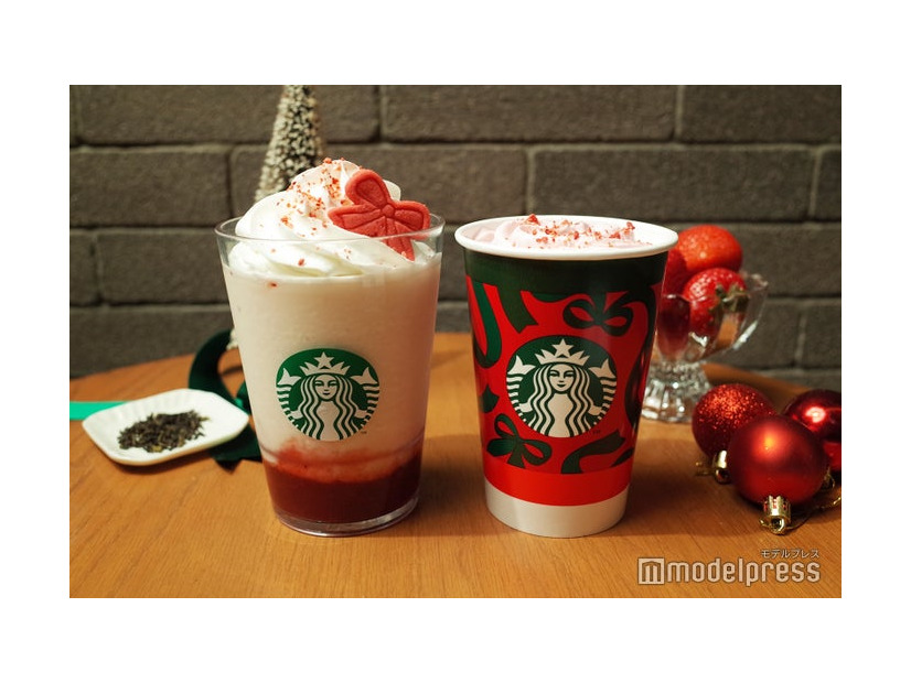 （左から）ストロベリー & ジョイフルメドレー ティー フラペチーノ、ストロベリー ムース & ジョイフルメドレー ティー ラテ（Hot）（C）モデルプレス