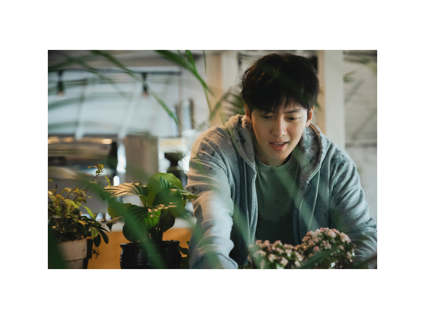 「捏造された都市」(C)2025 Disney and its related entities