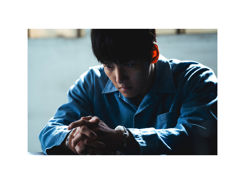 「捏造された都市」(C)2025 Disney and its related entities