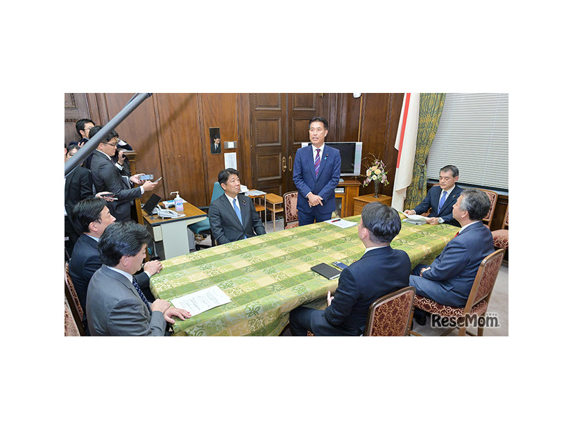 3党実務者協議のようす