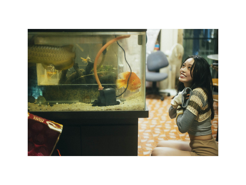 「高石あかりファースト写真集 幻灯」（東京ニュース通信社刊） 撮影／横山マサト