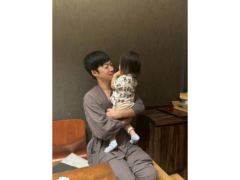 東貴博、安めぐみ＆娘たちと温泉旅行へ！まったり家族団らんSHOT公開「行きつけっていいよね」