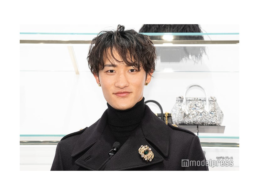 想定外のハプニングに紳士的な対応を見せた岩本照（C）モデルプレス