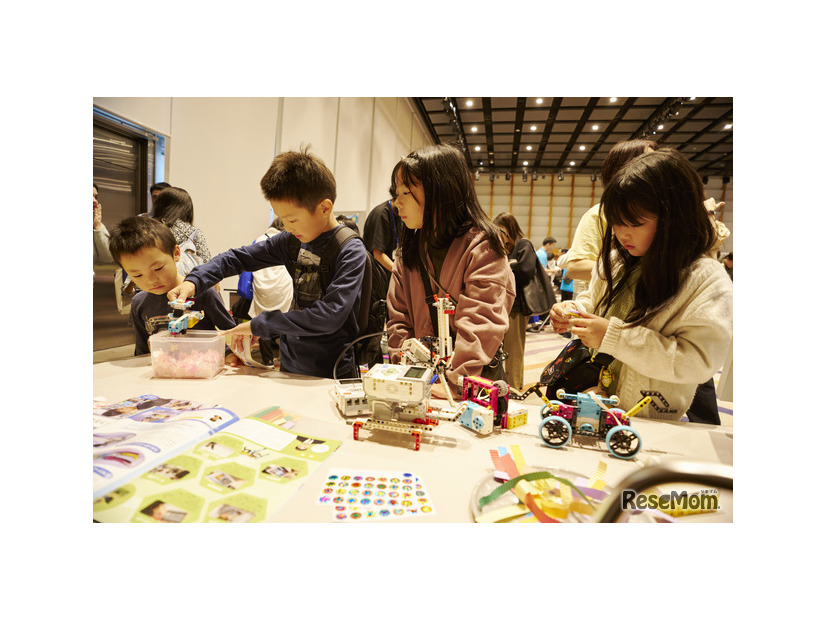 プログラボのブースのようす