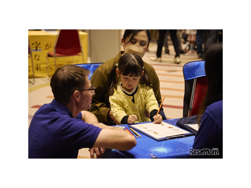 ローラスのブースのようす