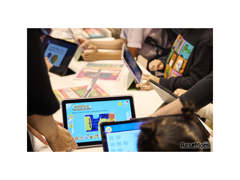 ワンダーファイのブースのようす