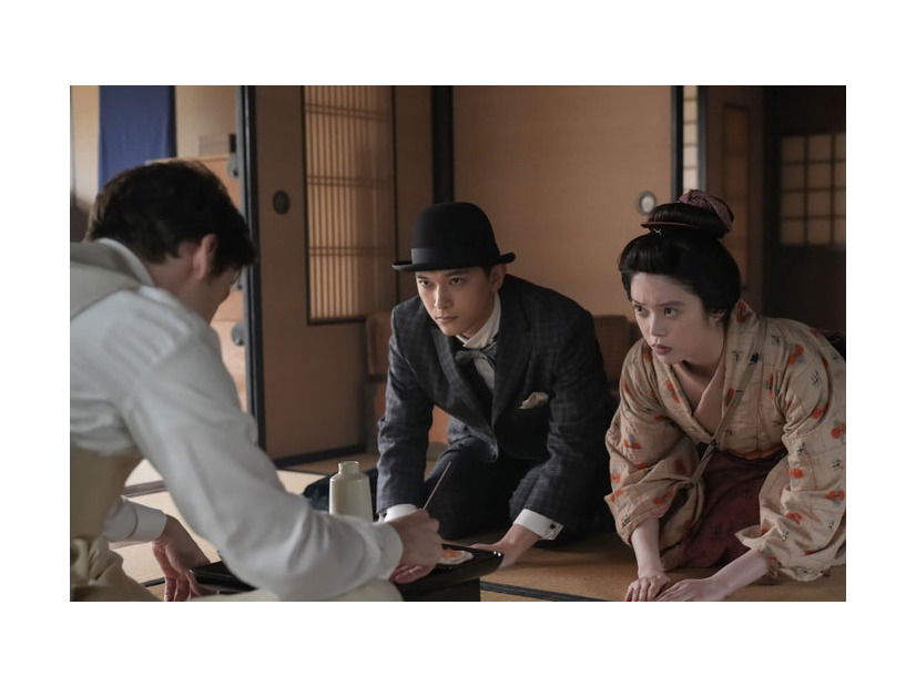 トミー・バストウ、吉沢亮、高石あかり「ばけばけ」第36話（C）NHK