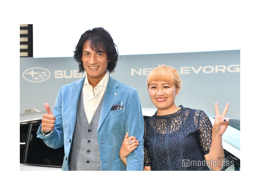 本並健治氏、丸山桂里奈（C）モデルプレス