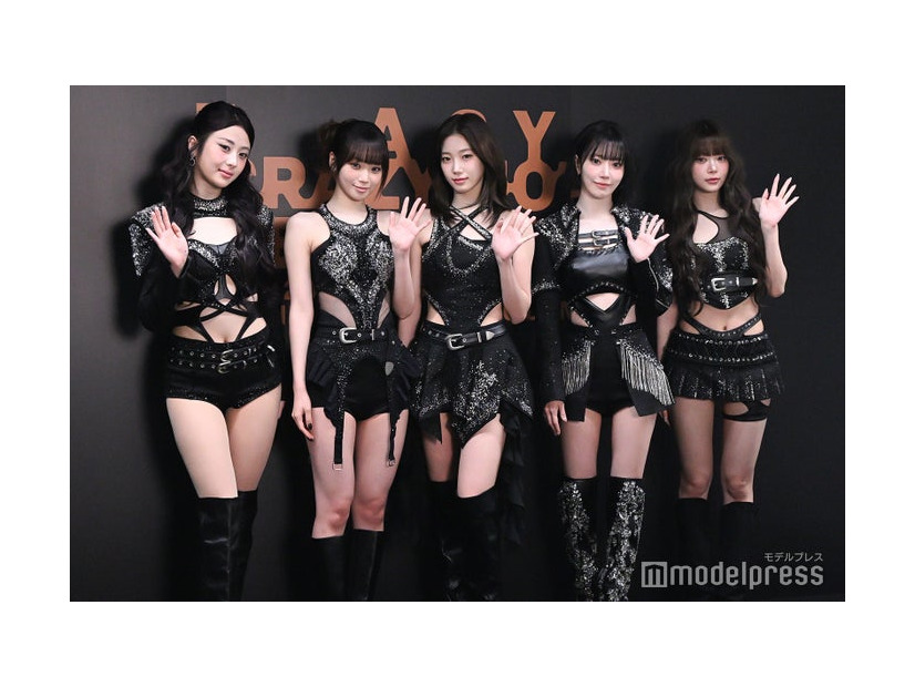 LE SSERAFIM／ HUH YUNJIN、KIM CHAEWON、KAZUHA、SAKURA、HONG EUNCHAE（C）モデルプレス