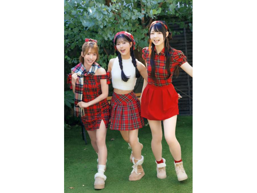 AKB48平田侑希&八木愛月&大賀彩姫、おなじみ“赤チェック”衣装でにっこり！グループ20周年のメモリアルSHOT