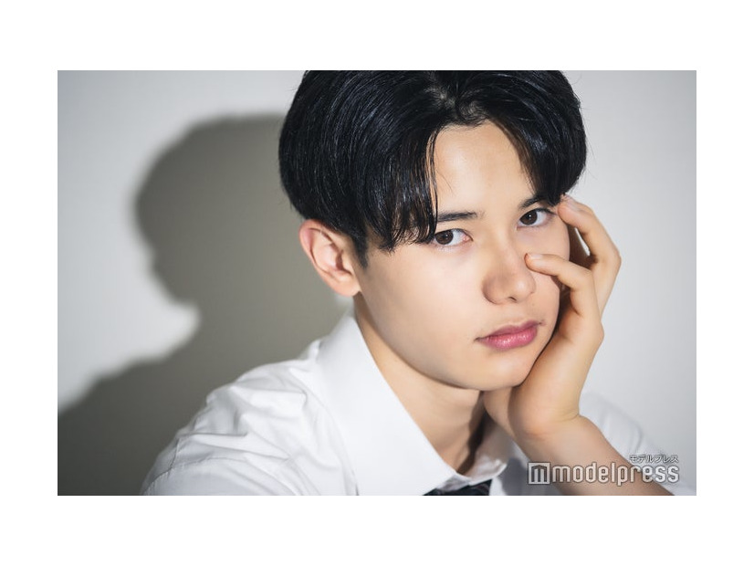 モデルプレスのインタビューに応じた谷本晴くん（C）モデルプレス