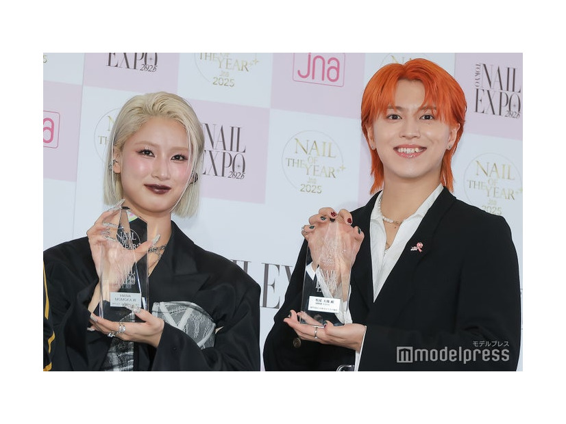 「ネイルオブザイヤー2025」を受賞したMOMOKA、松尾太陽（C）モデルプレス