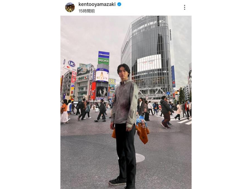 山崎賢人『今際の国のアリス』最新作のオフショ公開！「かっこよすぎる！」「どれもこれも素敵」の声